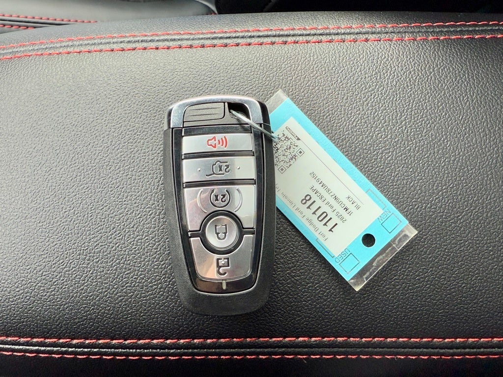 2025 Ford Escape Hybrid ST-Line Select