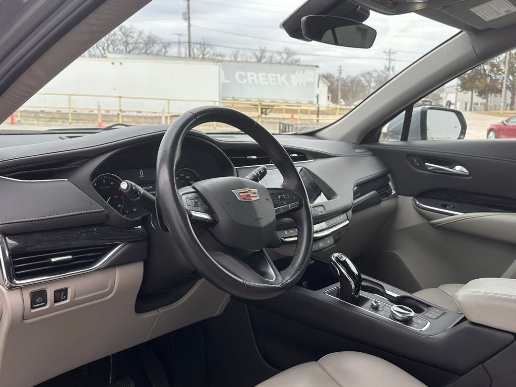 2023 Cadillac XT4 Premium Luxury
