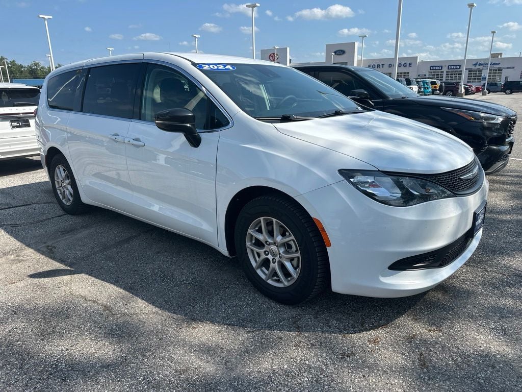 2024 Chrysler Voyager LX