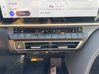 2025 Toyota Camry SE Hybrid