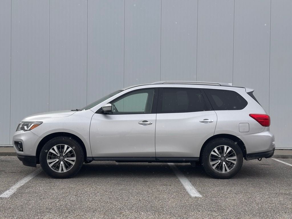 2020 Nissan Pathfinder SV
