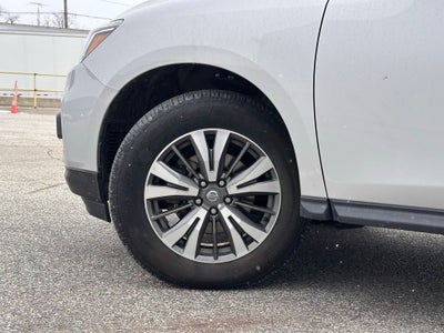 2020 Nissan Pathfinder SV