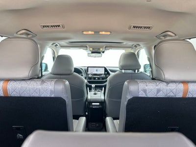 2023 Toyota Highlander Hybrid Bronze Edition