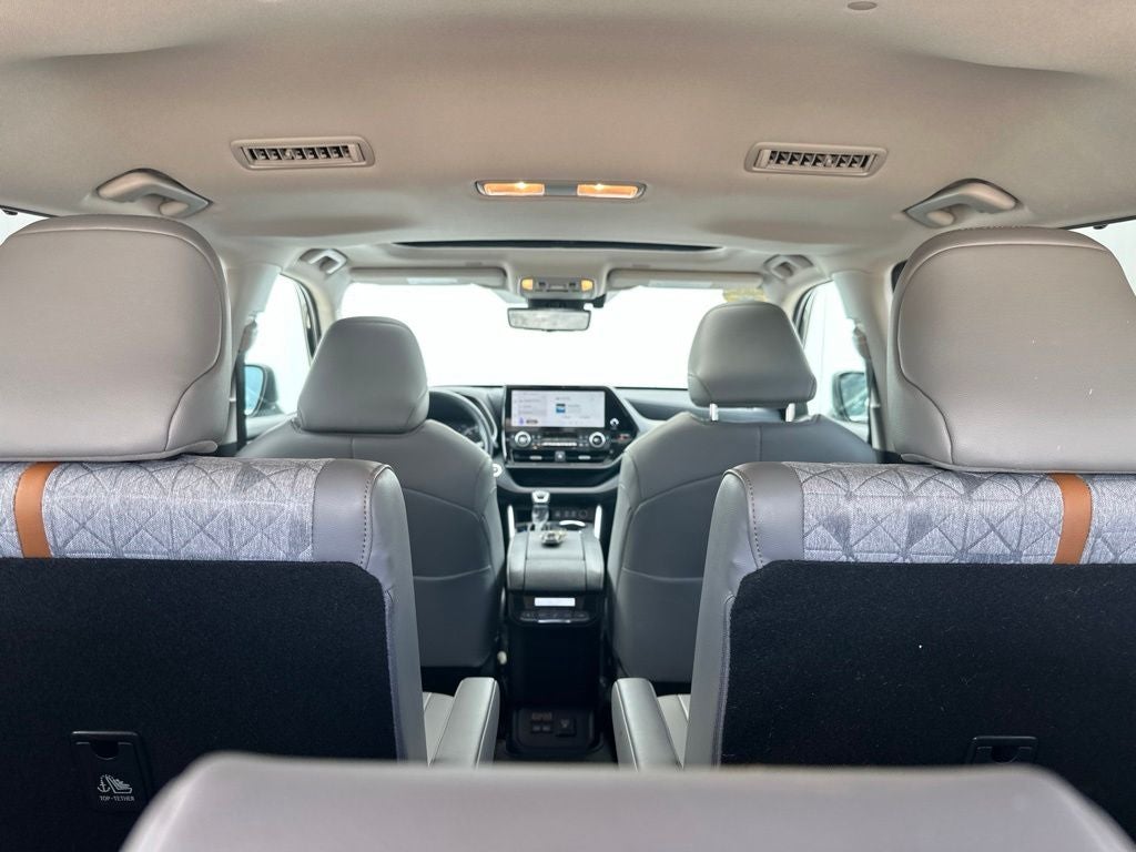 2023 Toyota Highlander Hybrid Bronze Edition