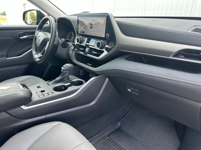 2023 Toyota Highlander Hybrid Bronze Edition