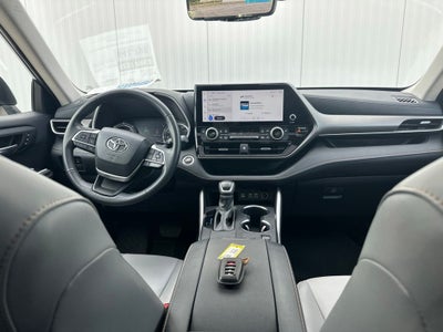 2023 Toyota Highlander Hybrid Bronze Edition