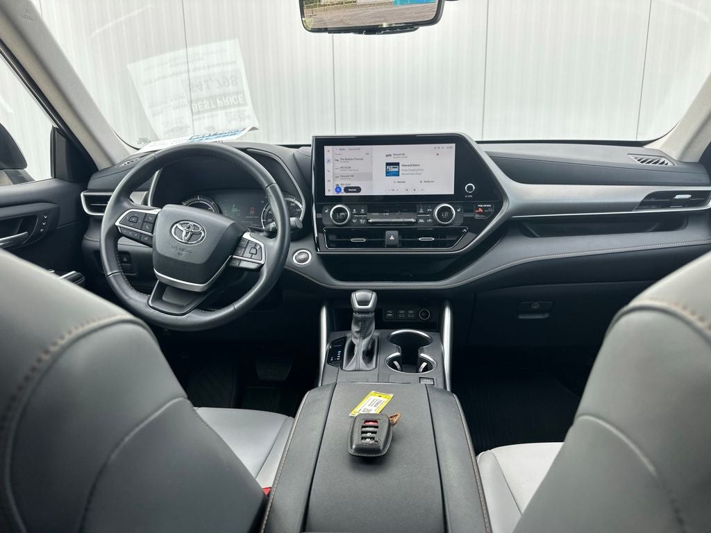 2023 Toyota Highlander Hybrid Bronze Edition