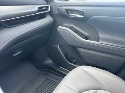 2023 Toyota Highlander Hybrid Bronze Edition