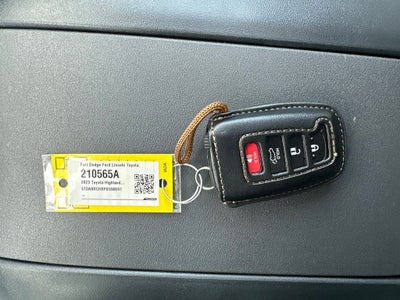 2023 Toyota Highlander Hybrid Bronze Edition