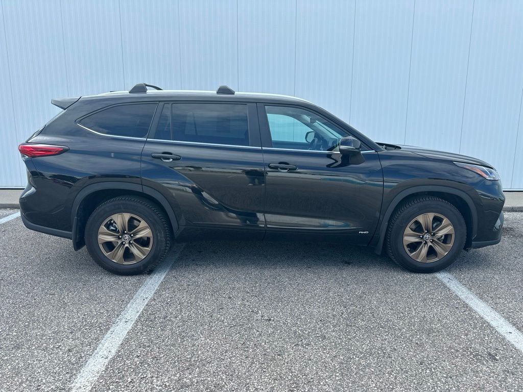 2023 Toyota Highlander Hybrid Bronze Edition