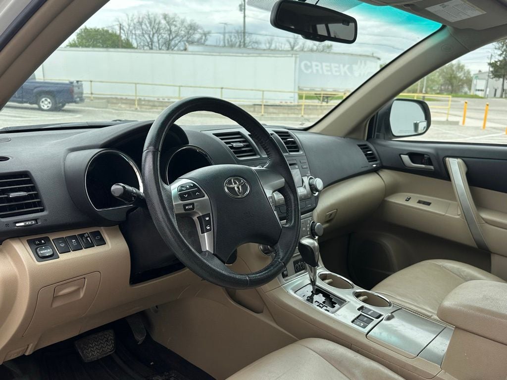 2011 Toyota Highlander SE