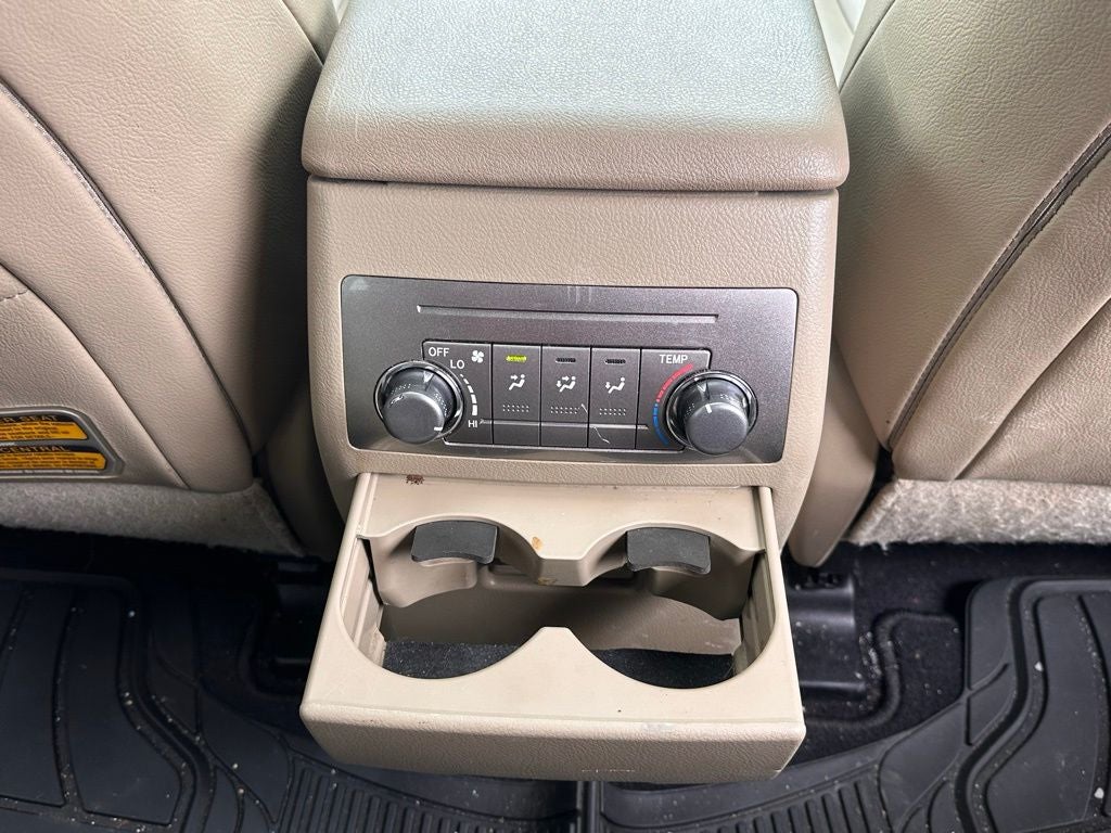 2011 Toyota Highlander SE