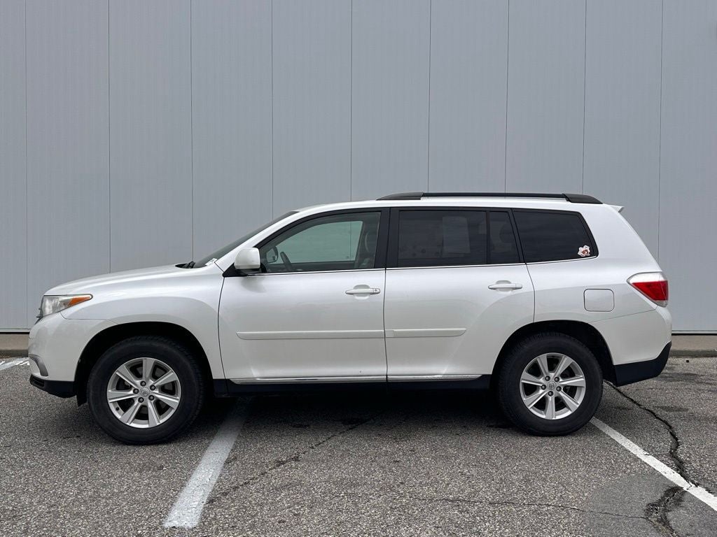 Used 2011 Toyota Highlander SE with VIN 5TDBK3EH3BS050488 for sale in Fort Dodge, IA