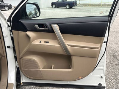 2011 Toyota Highlander SE