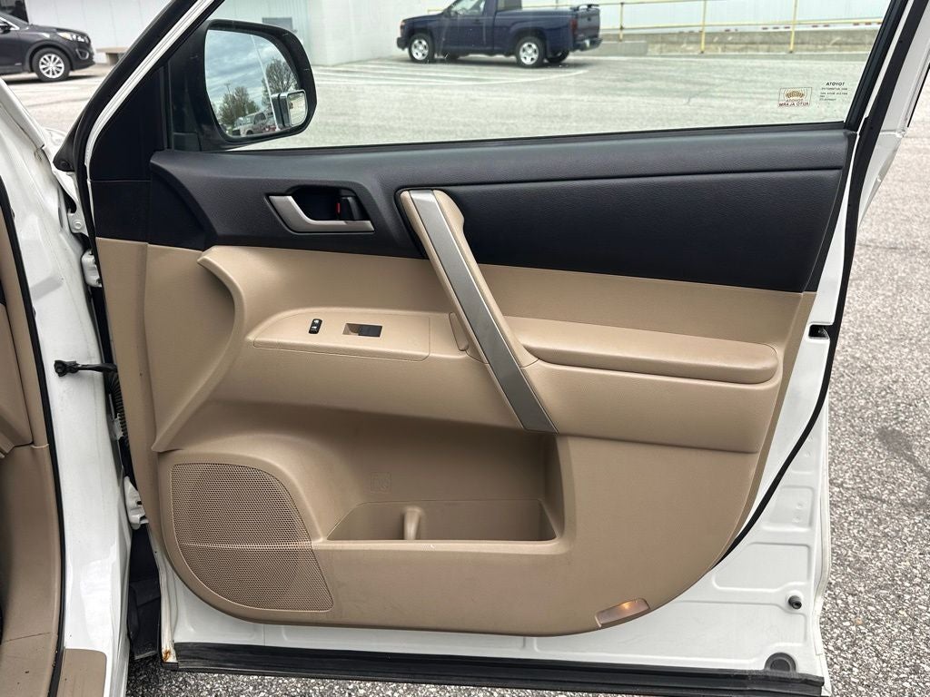 2011 Toyota Highlander SE