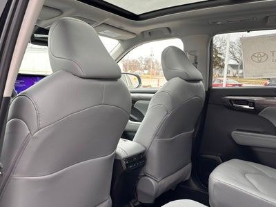 2026 Toyota Highlander Hybrid Platinum
