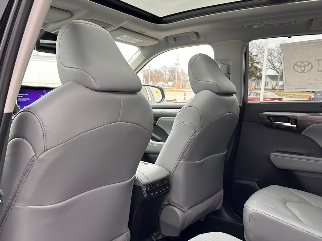 2026 Toyota Highlander Hybrid Platinum