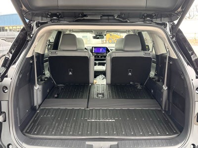 2026 Toyota Highlander Hybrid Platinum