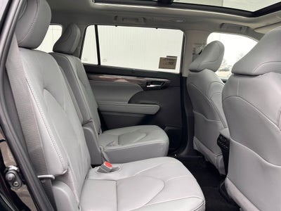 2026 Toyota Highlander Hybrid Platinum