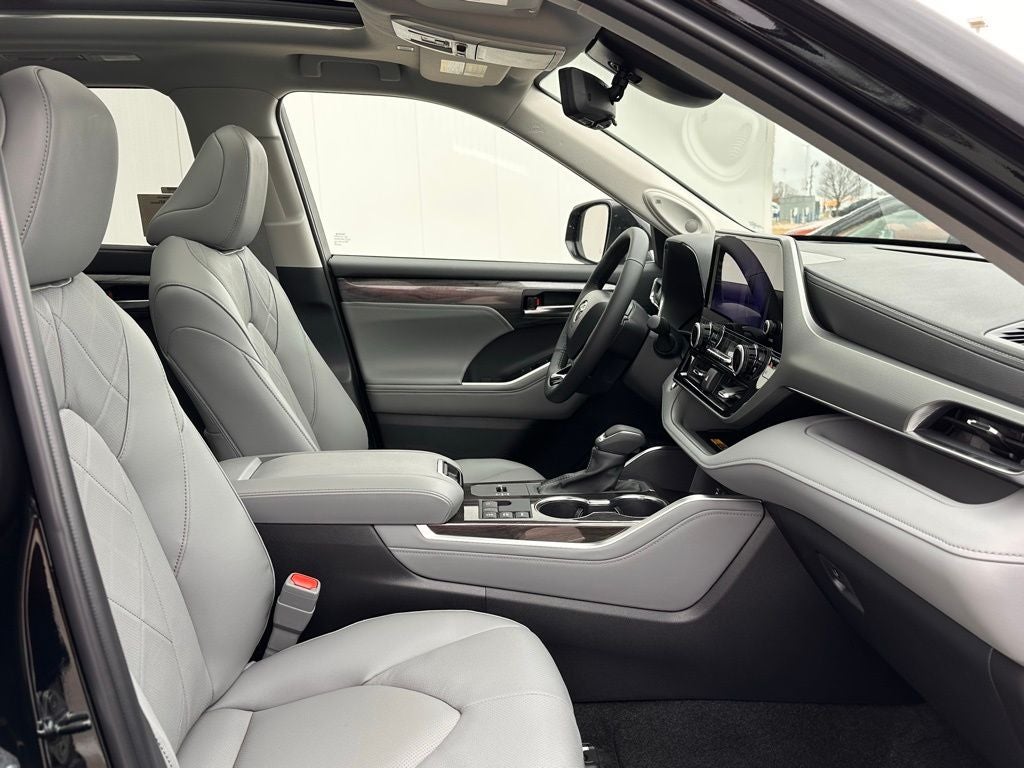 2026 Toyota Highlander Hybrid Platinum