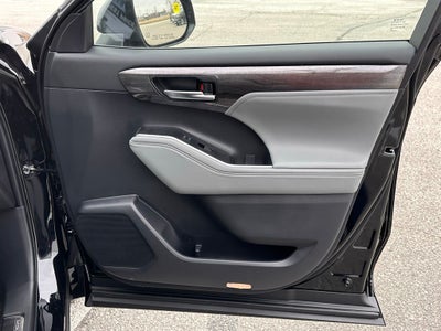 2026 Toyota Highlander Hybrid Platinum