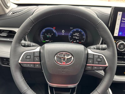 2026 Toyota Highlander Hybrid Platinum