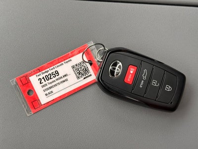 2026 Toyota Highlander Hybrid Platinum