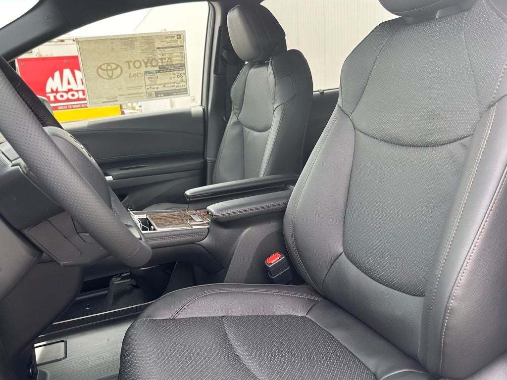 2026 Toyota Sienna Platinum Hybrid 7 Passenger