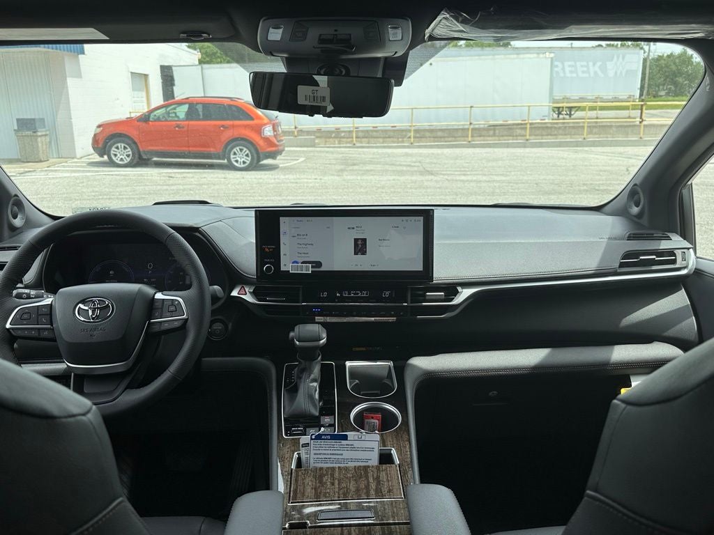 2026 Toyota Sienna Platinum Hybrid 7 Passenger