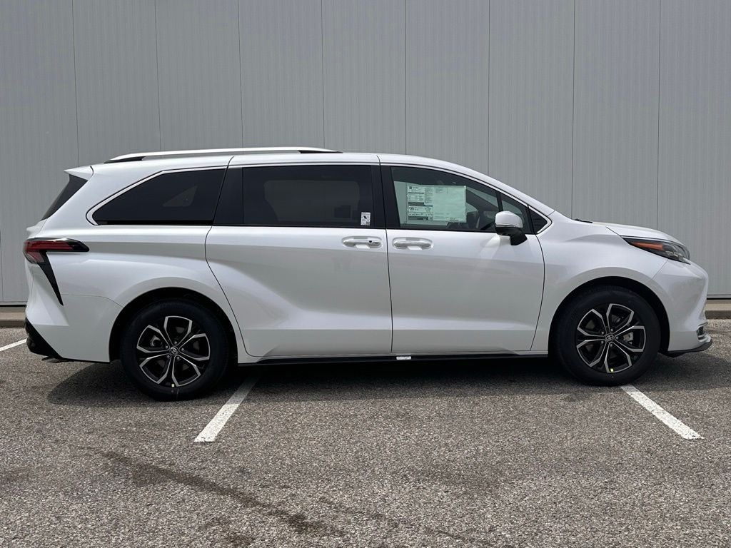 2026 Toyota Sienna Platinum Hybrid 7 Passenger
