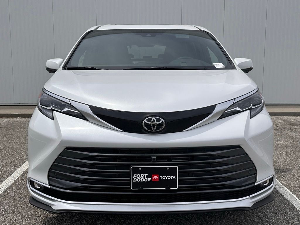 2026 Toyota Sienna Platinum Hybrid 7 Passenger