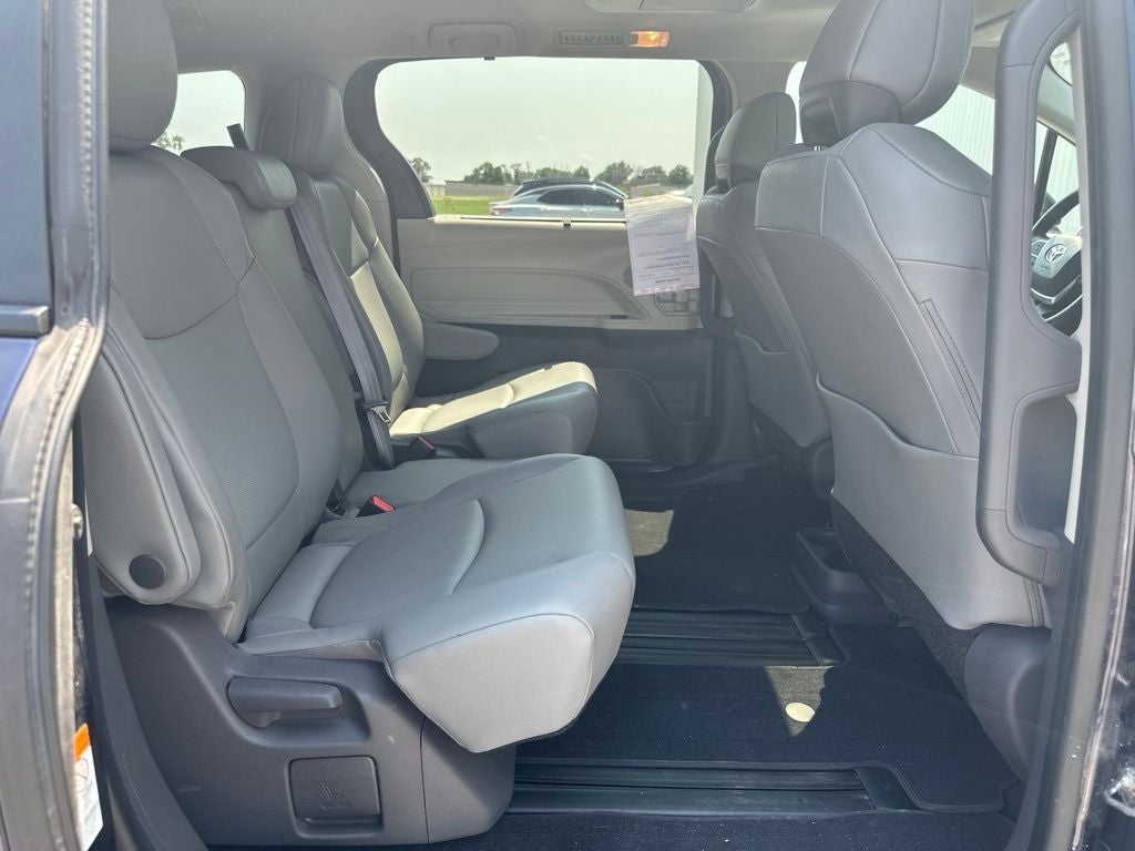 2021 Toyota Sienna XLE 8 Passenger