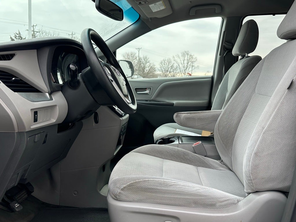 2015 Toyota Sienna LE 7 Passenger