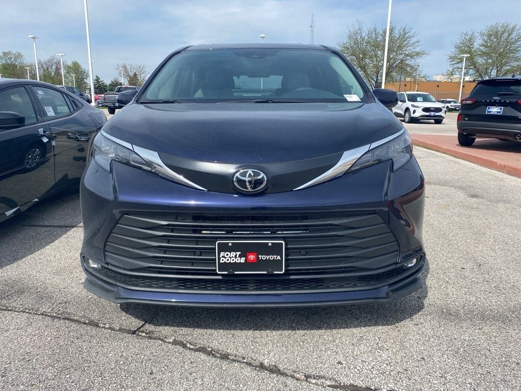 2026 Toyota Sienna XLE 7 Passenger