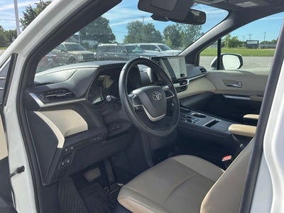 2021 Toyota Sienna XLE 7 Passenger