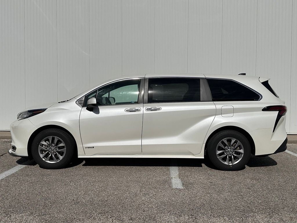 2021 Toyota Sienna XLE 7 Passenger