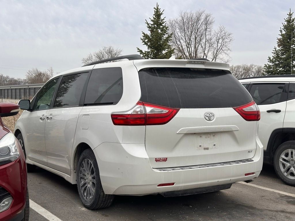 2018 Toyota Sienna XLE 8 Passenger