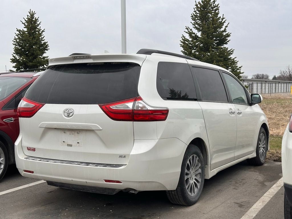 2018 Toyota Sienna XLE 8 Passenger