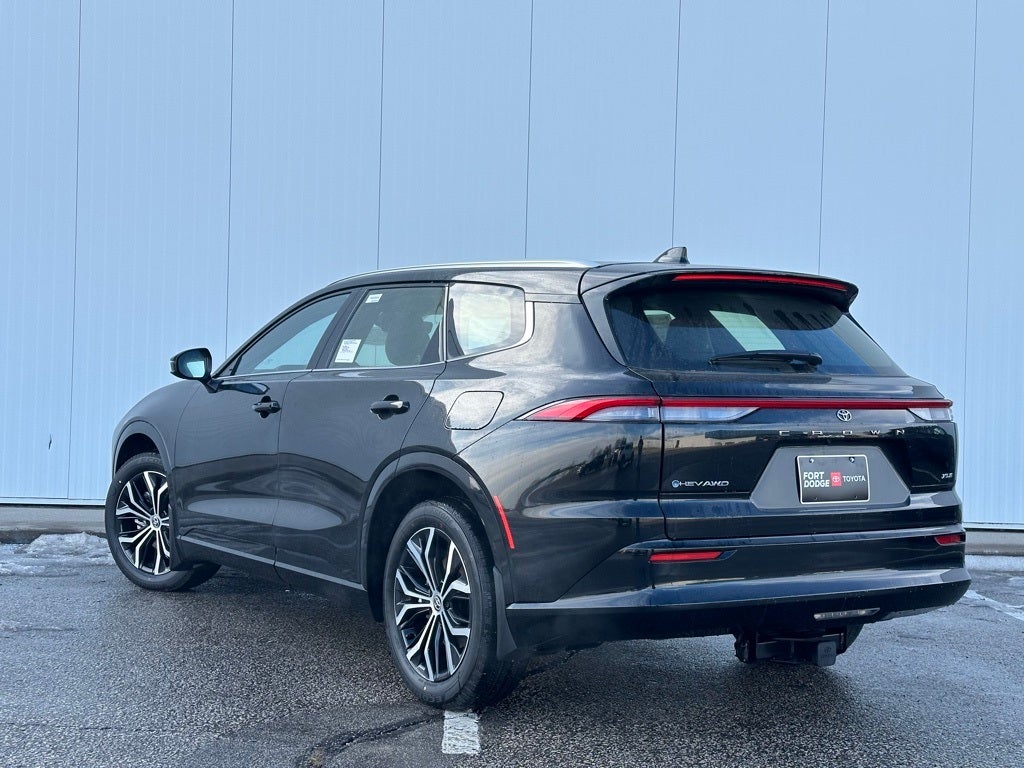 2025 Toyota Crown Signia XLE