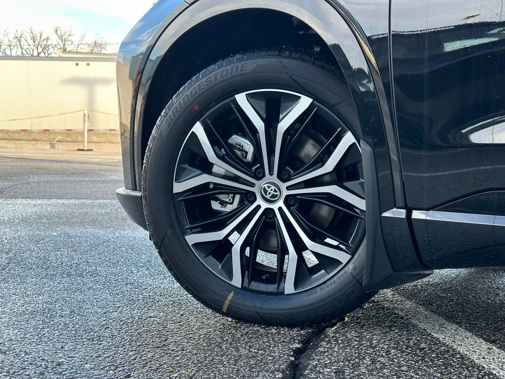 2025 Toyota Crown Signia XLE