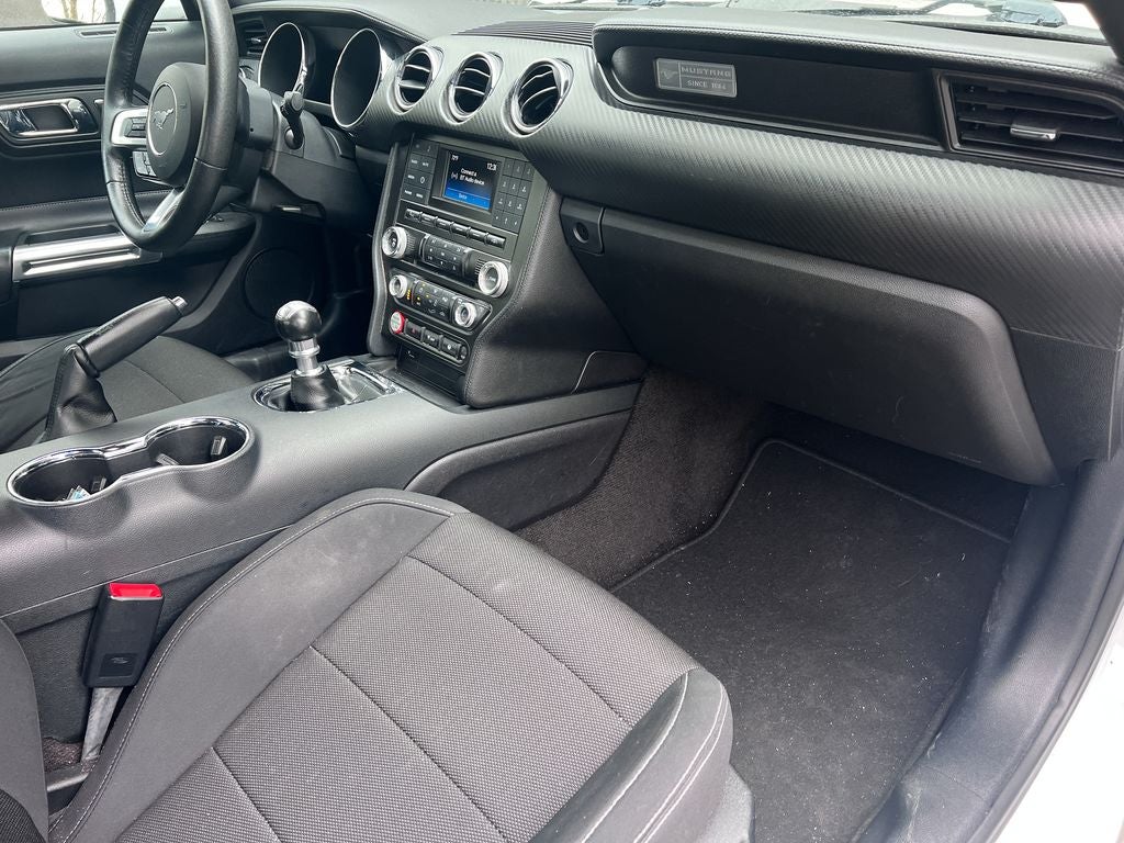 2016 Ford Mustang V6