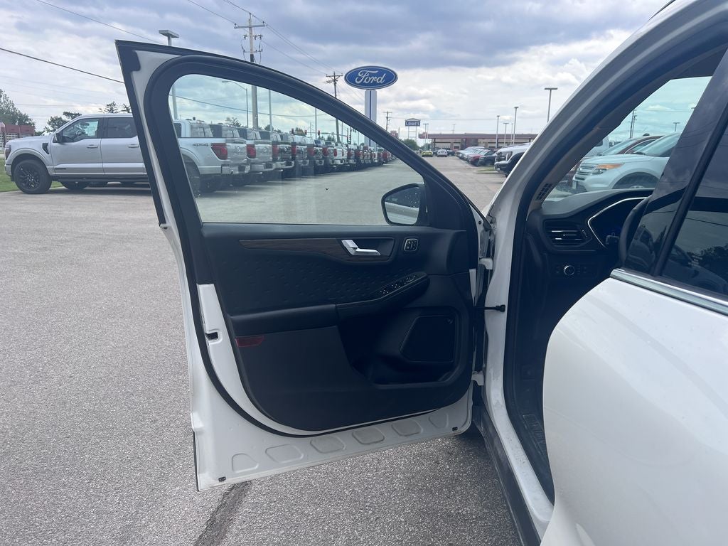 2020 Ford Escape Hybrid Titanium
