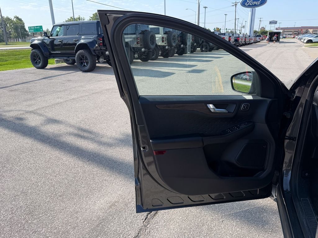 2020 Ford Escape Hybrid Titanium
