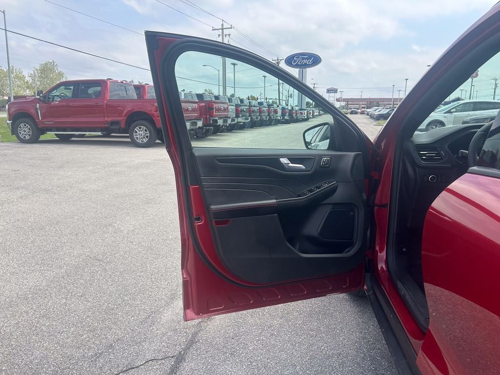 2025 Ford Escape ST-Line Elite