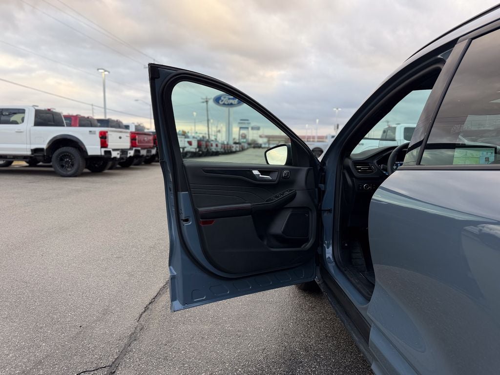 2025 Ford Escape Hybrid ST-Line Elite
