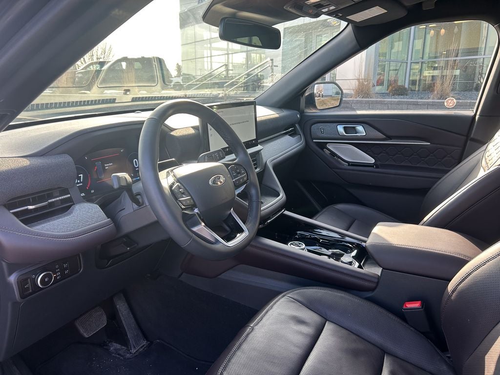 2025 Ford Explorer Platinum