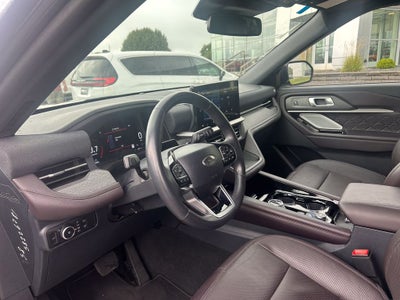 2025 Ford Explorer Platinum