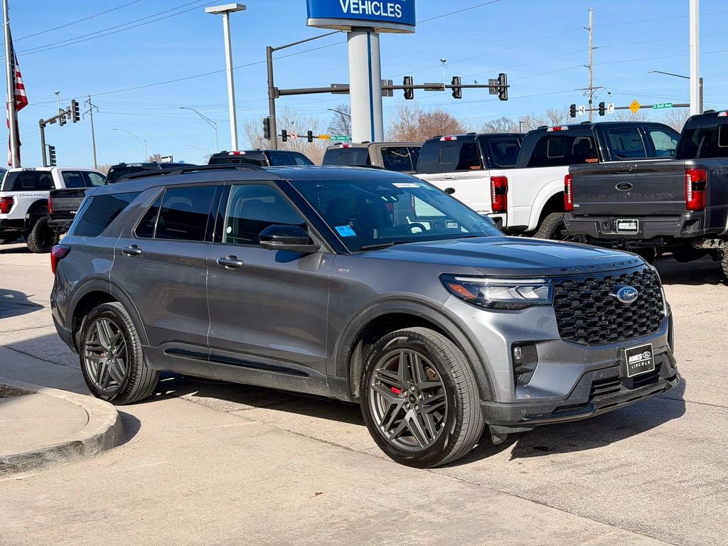 2025 Ford Explorer ST-Line