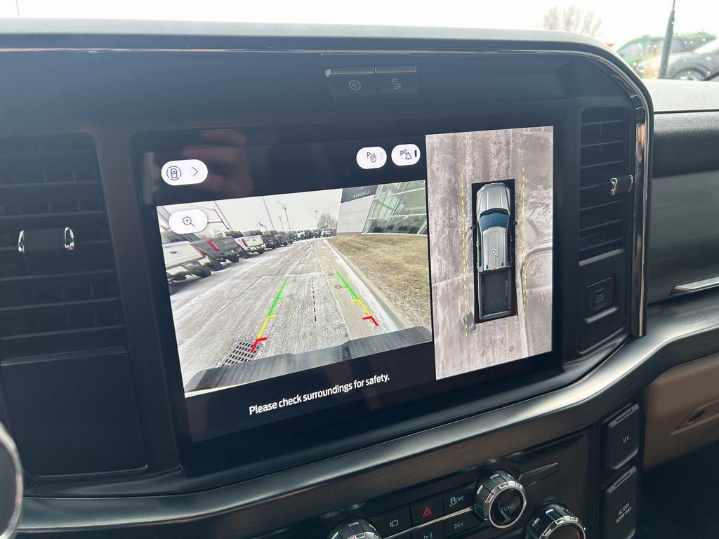 2025 Ford F-350SD Lariat DRW