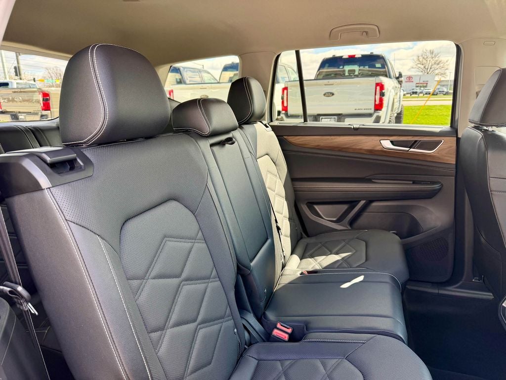 2025 Volkswagen Atlas 2.0T SE w/Technology